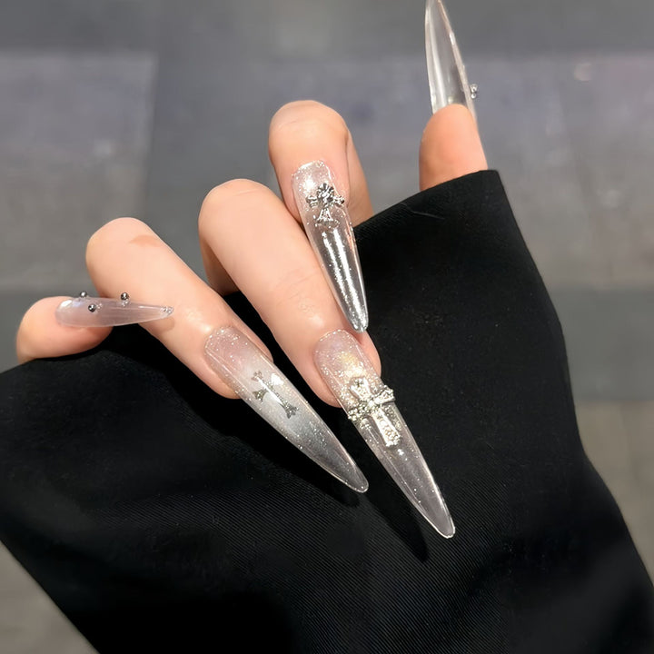 Glamorous artificial nails with sparkling accents Kalsten