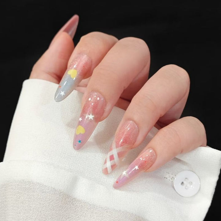 Playful artificial nails with glitter and colorful patterns Kalsten