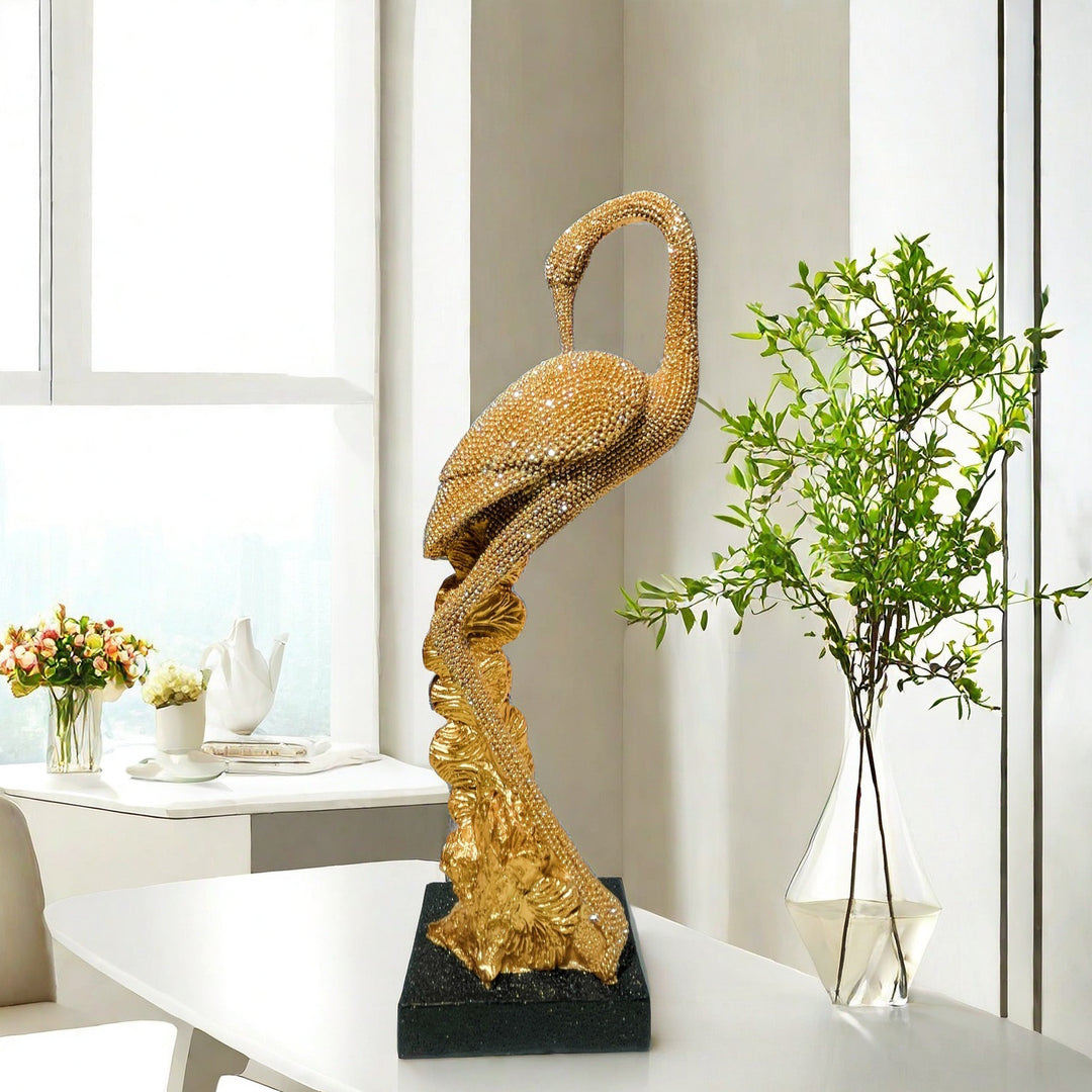 Shiny parrot figure on tree stump Kalsten
