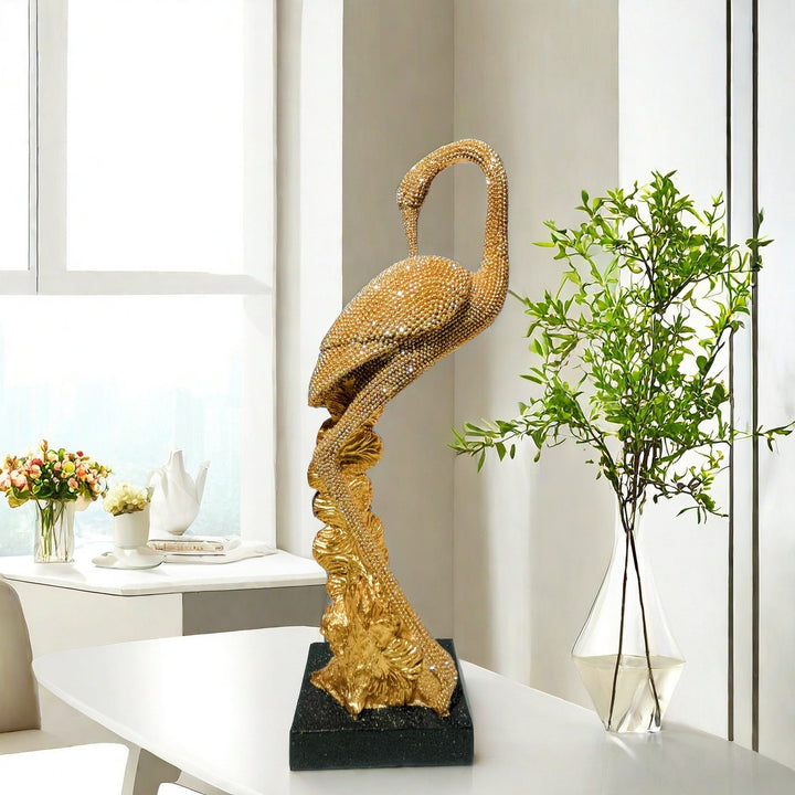 Shiny parrot figure on tree stump Kalsten