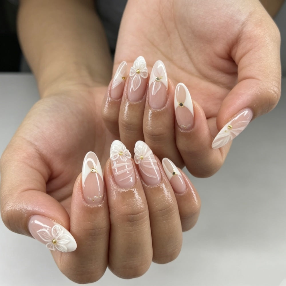 Artificial nails with elegant flower design and glitter accents Kalsten
