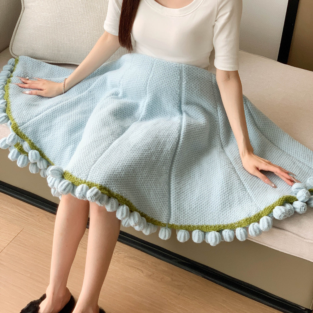 Cozy Blanket with Playful Pompons Kalsten