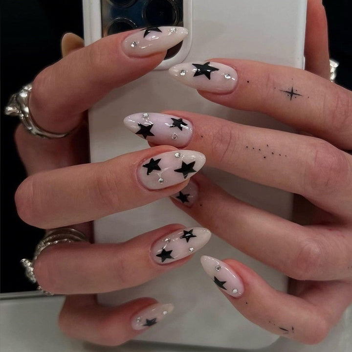 Nail art set with playful star designs Kalsten