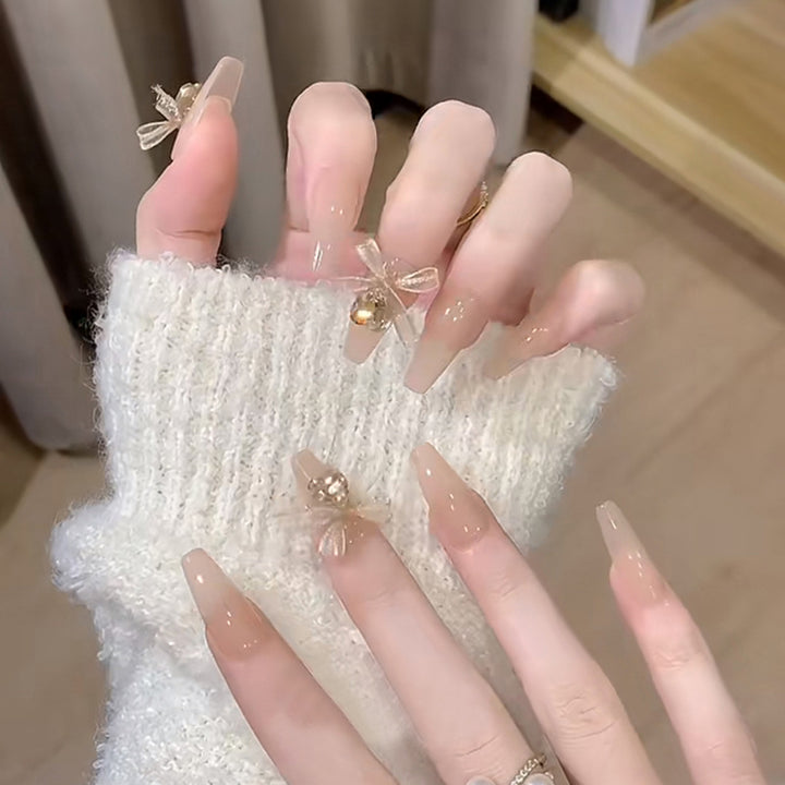 Artificial nail set with elegant 3D patterns and delicate accents Kalsten