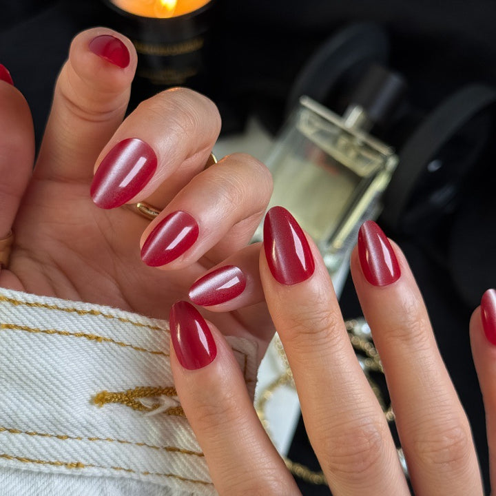 Elegant artificial nails with shimmering finish Kalsten