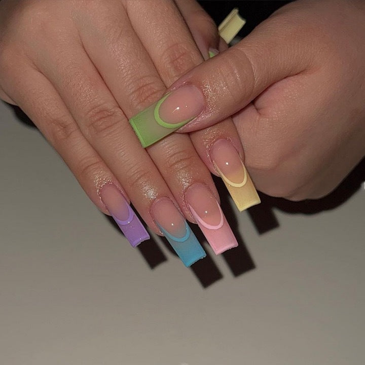 Artificial nail set with creative color gradients and elegant design Kalsten