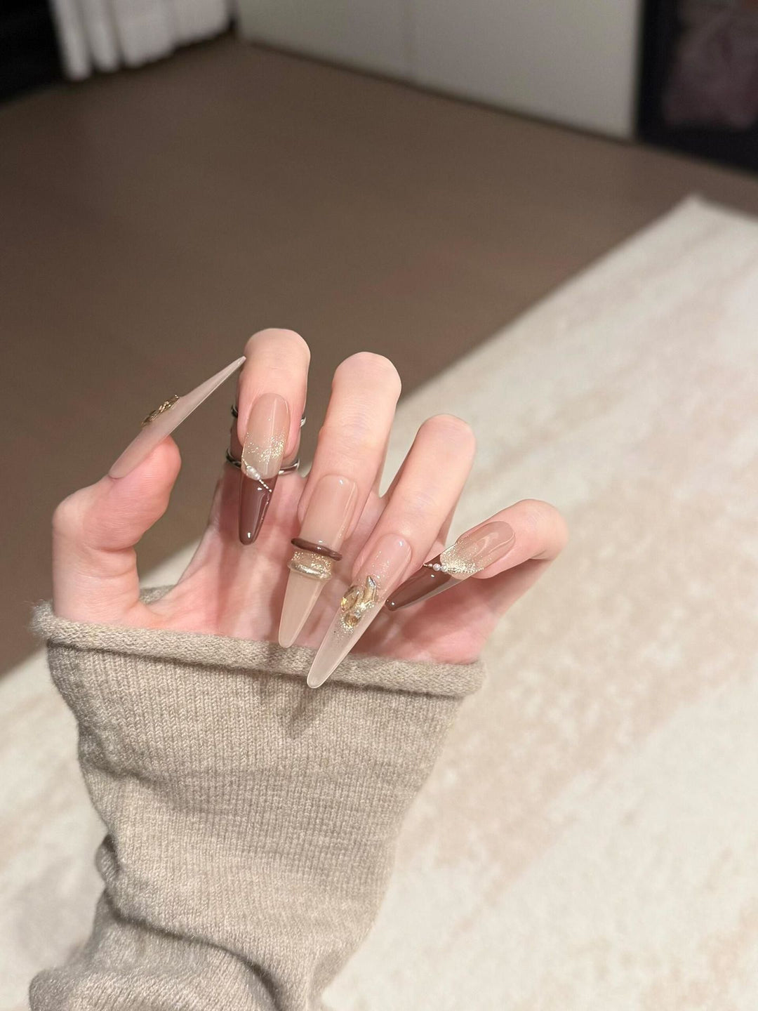 Artificial nails with sparkling accents Kalsten