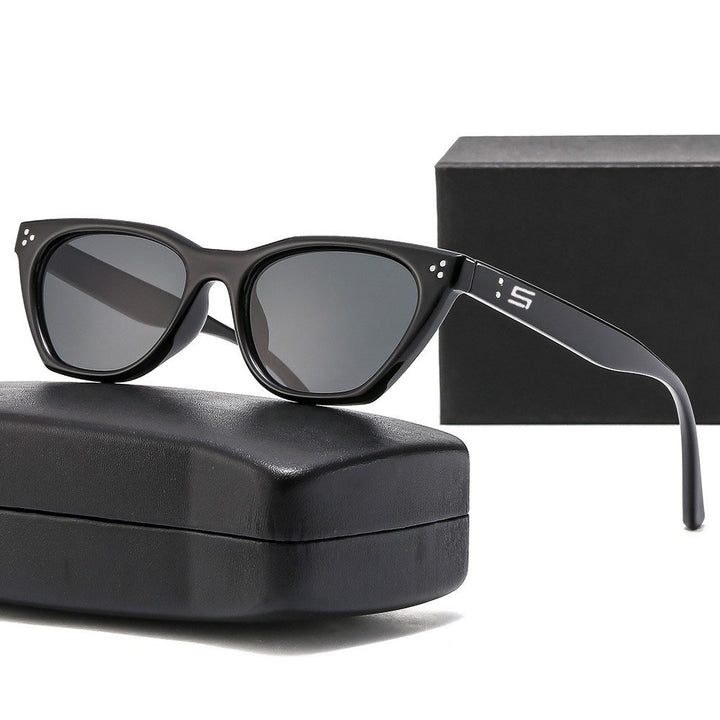 Women Retro-inspired Sunglasses with Distinctive Frame Kalsten