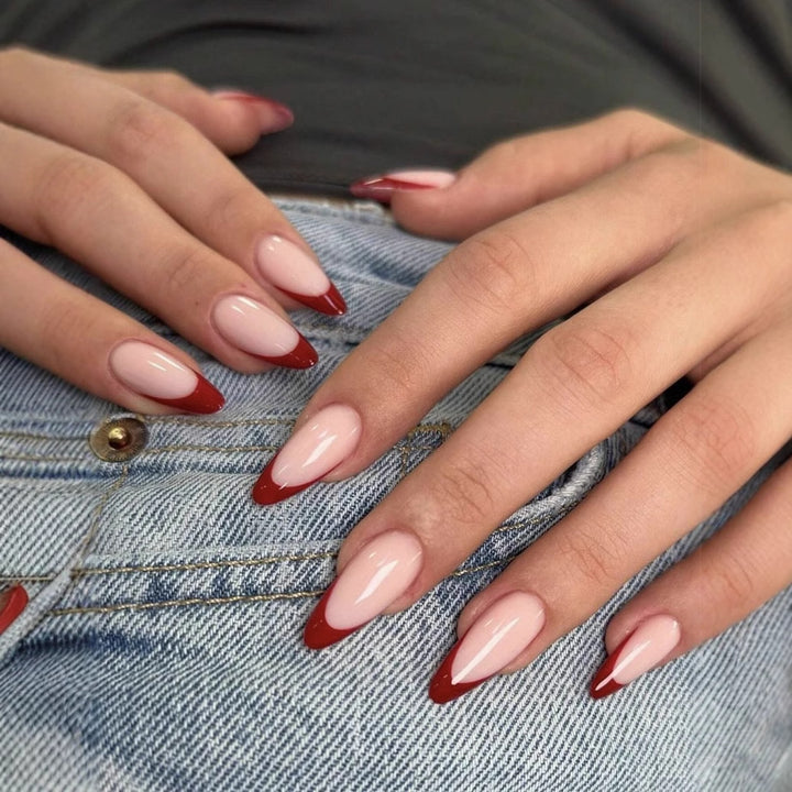 Artificial nail set with stylish pointed design and elegant color gradients Kalsten
