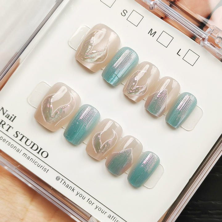 Glamorous artificial nails with holographic effect Kalsten