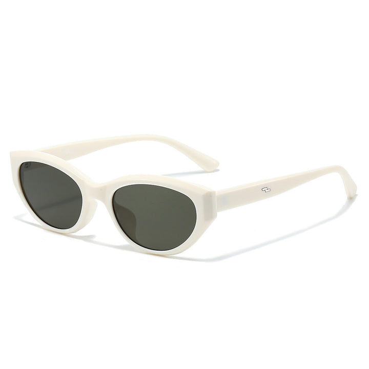 Chic Cat-Eye Sunglasses with Stylish Frame Details Kalsten