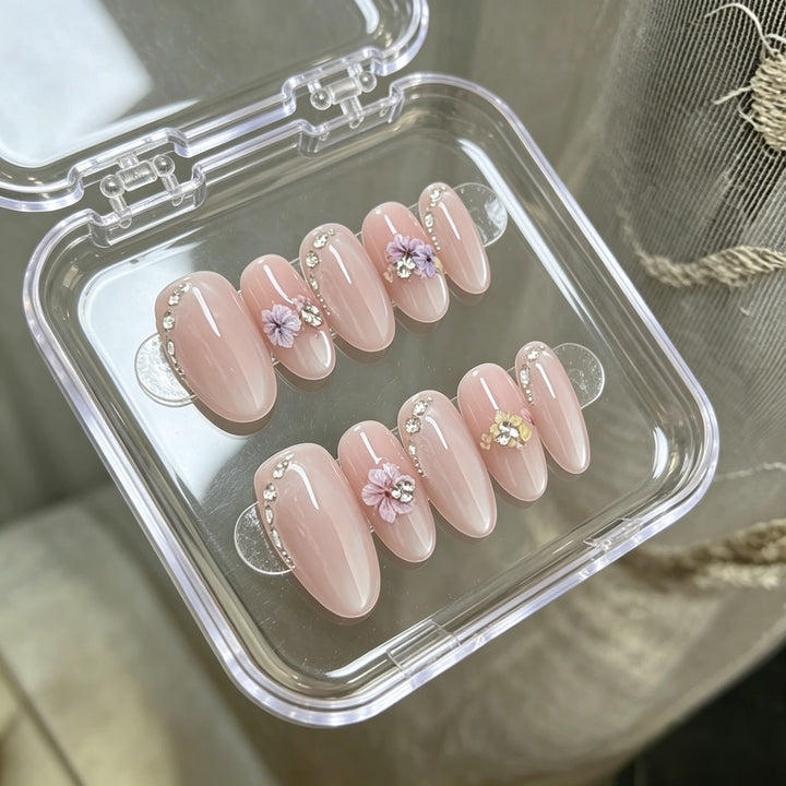 Floral-Accented Press-On Nail Set Kalsten
