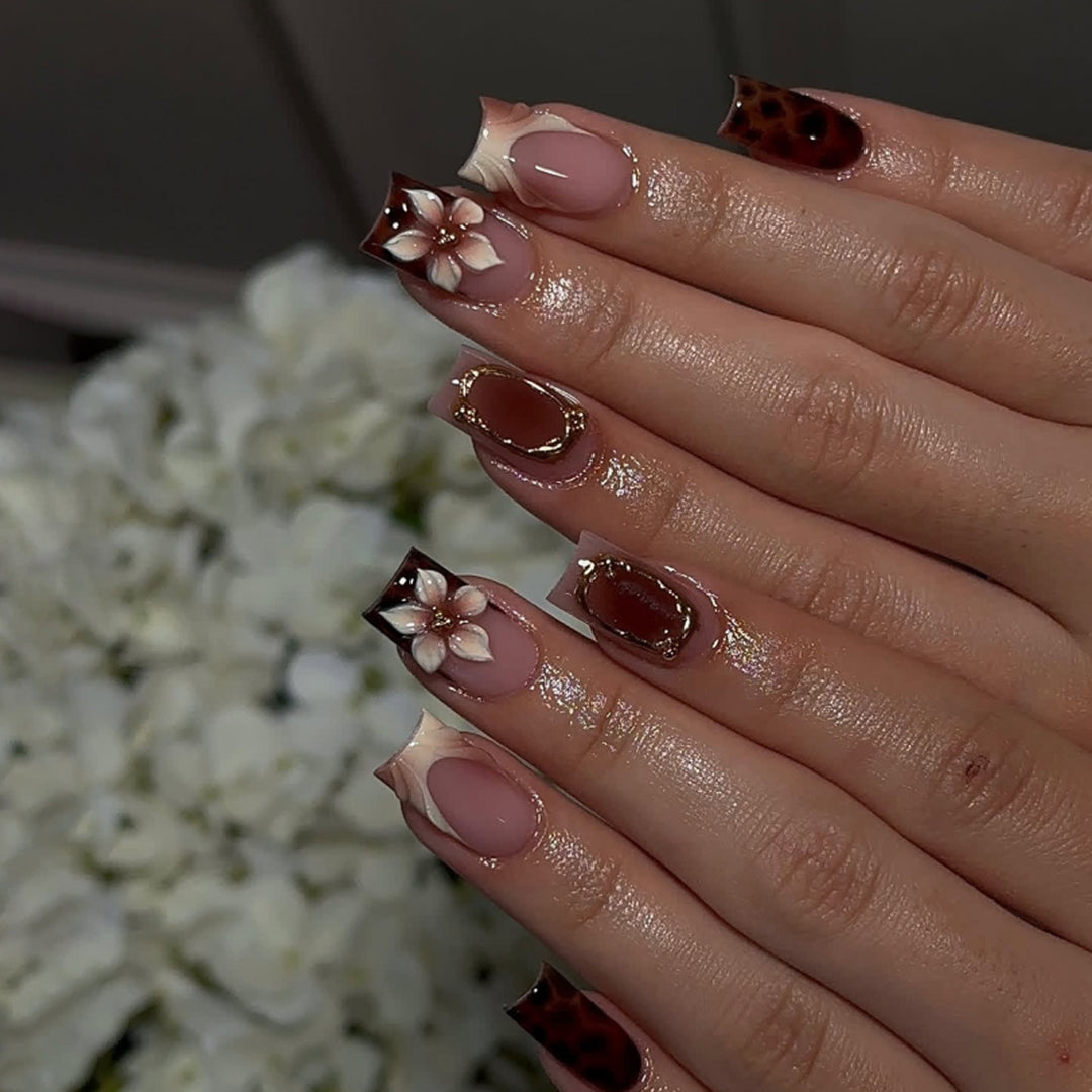 Elegant artificial nails with floral accents Kalsten