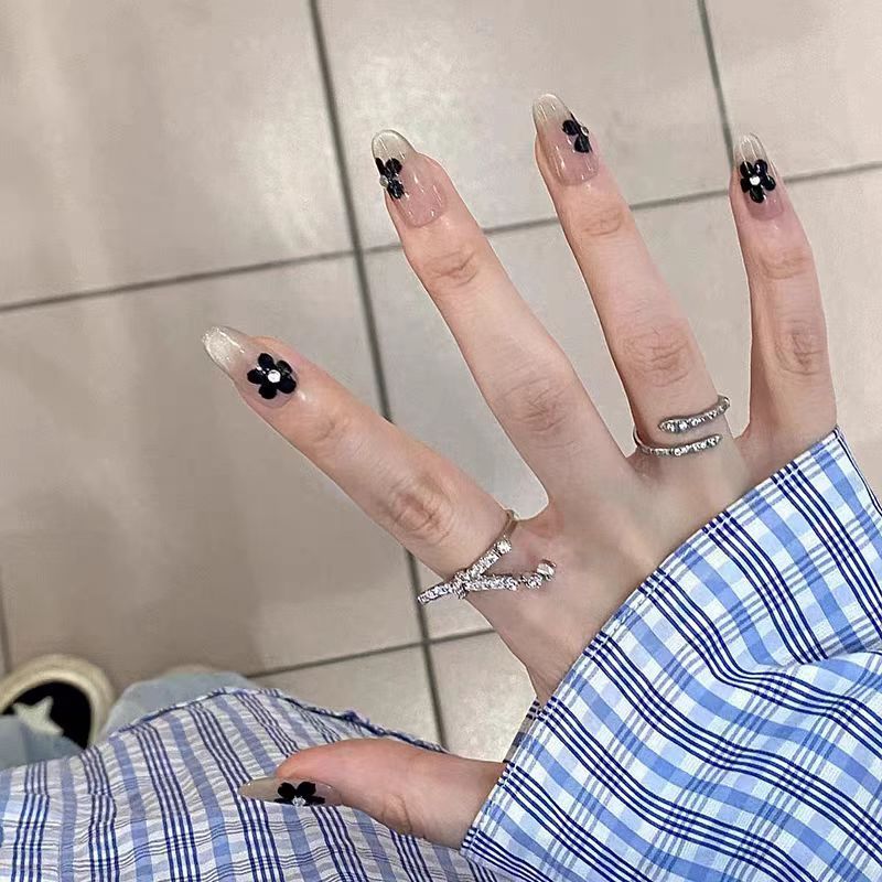 Artificial nails with elegant floral decorations Kalsten