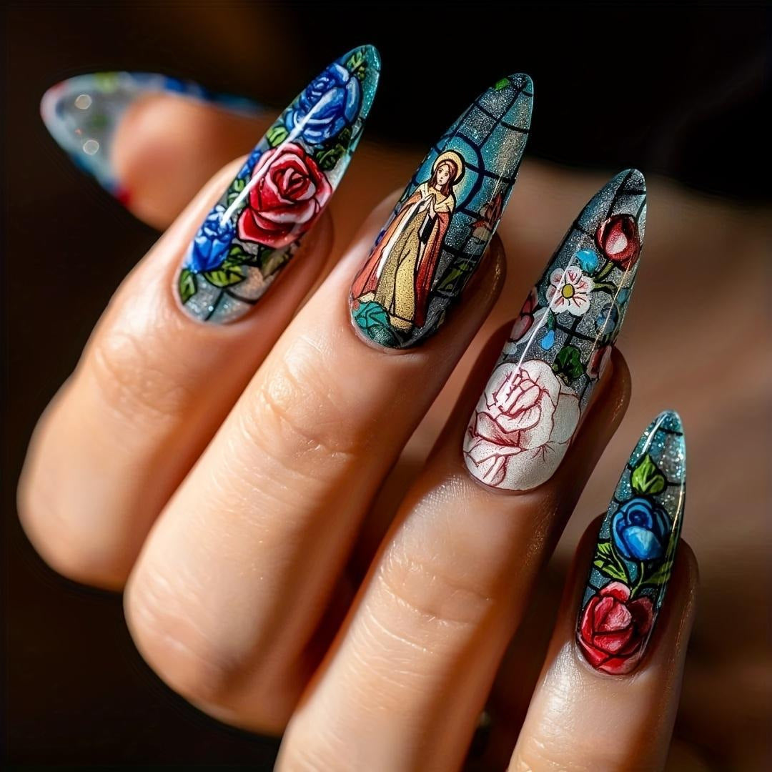 Elegant Nail Art with Black-White Contrast Kalsten