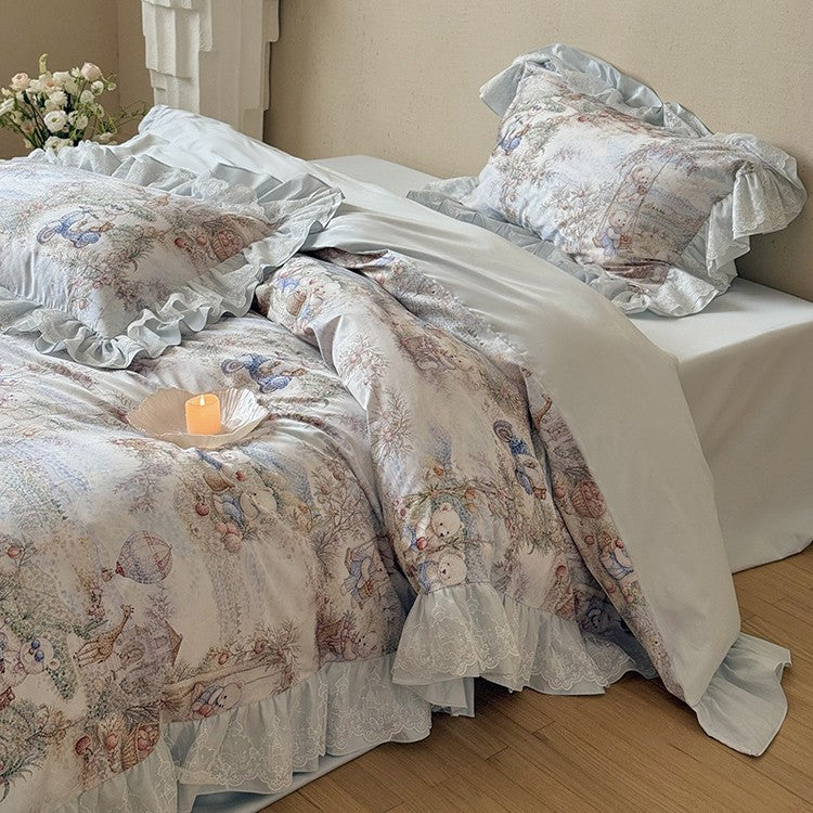 Playful cotton satin bed linen set with ruffled hem and vintage animal print