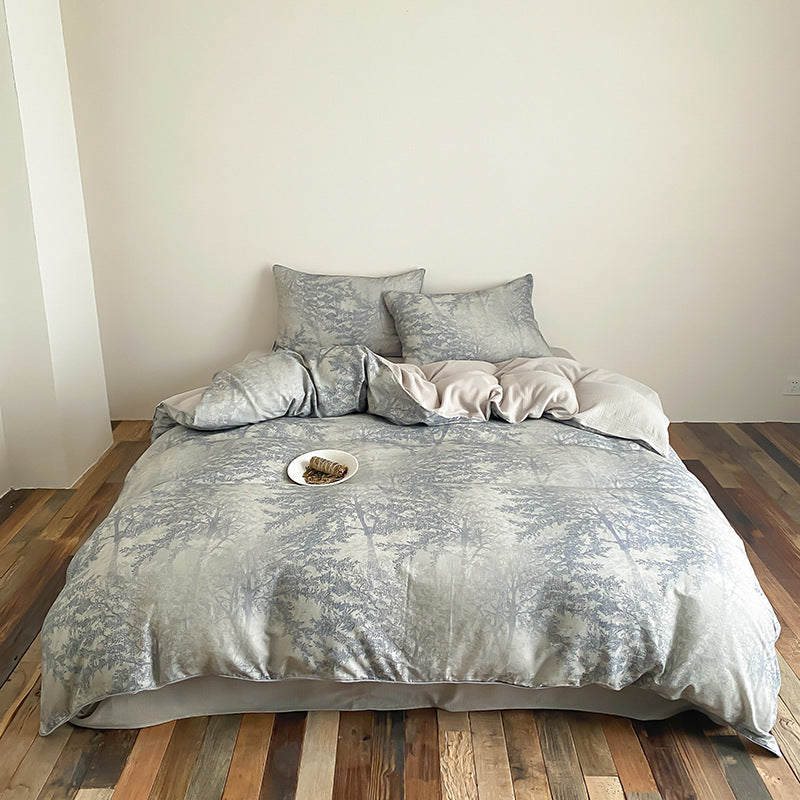 Bed linen set made of cotton satin with delicate branch and leaf print