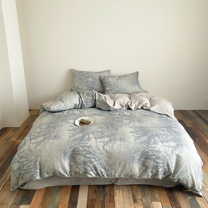 Bed linen set made of cotton satin with delicate branch and leaf print