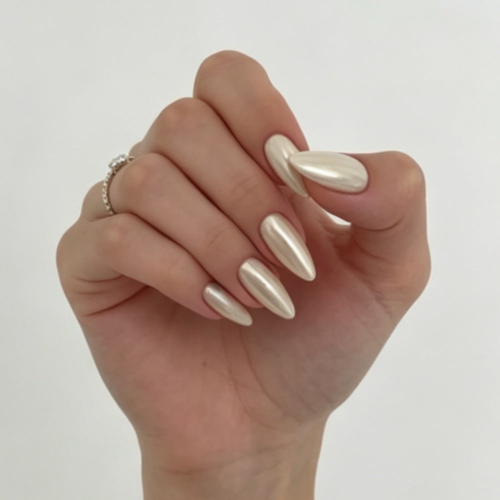 Trendy and Shiny Artificial Nails Kalsten