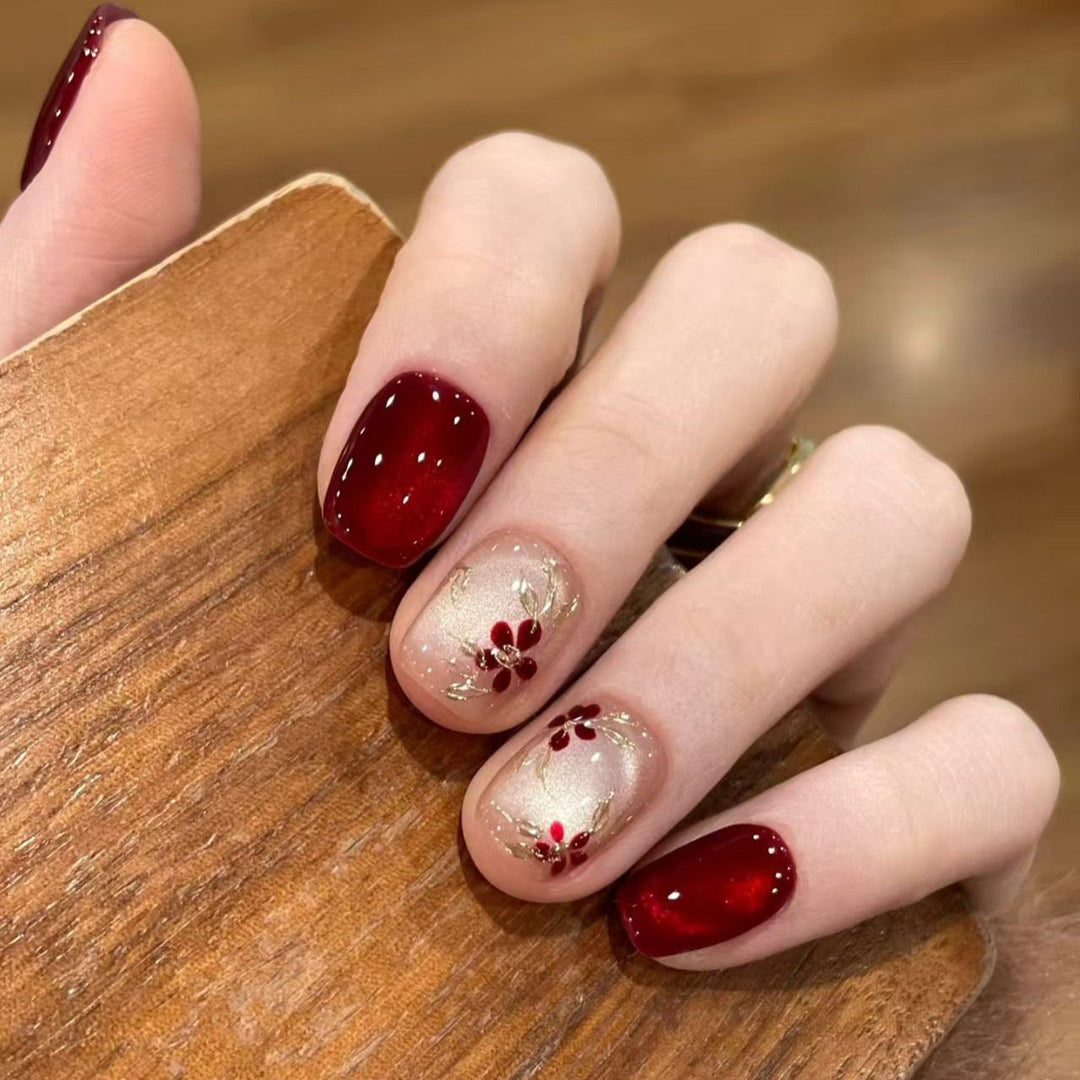 Artificial nails with luxurious floral embellishments Kalsten