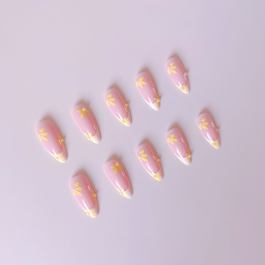 Artificial Nail Set with Floral Accents Kalsten