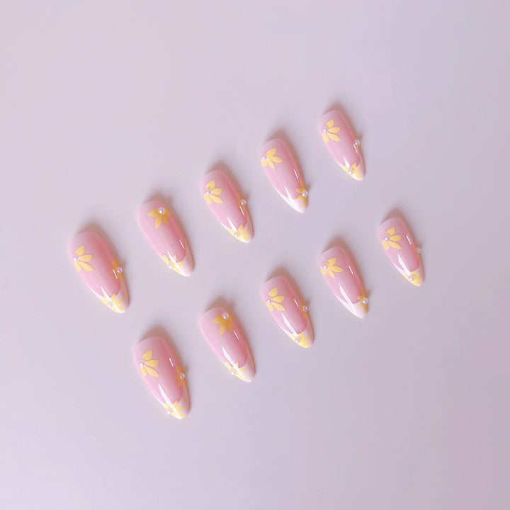 Artificial Nail Set with Floral Accents Kalsten