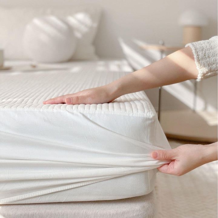 Quilted mattress topper fitted sheet with elastic all-around rubber