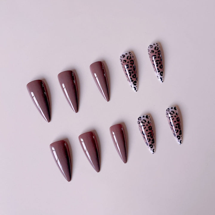 Nail set with elegant leopard pattern and modern stiletto design Kalsten
