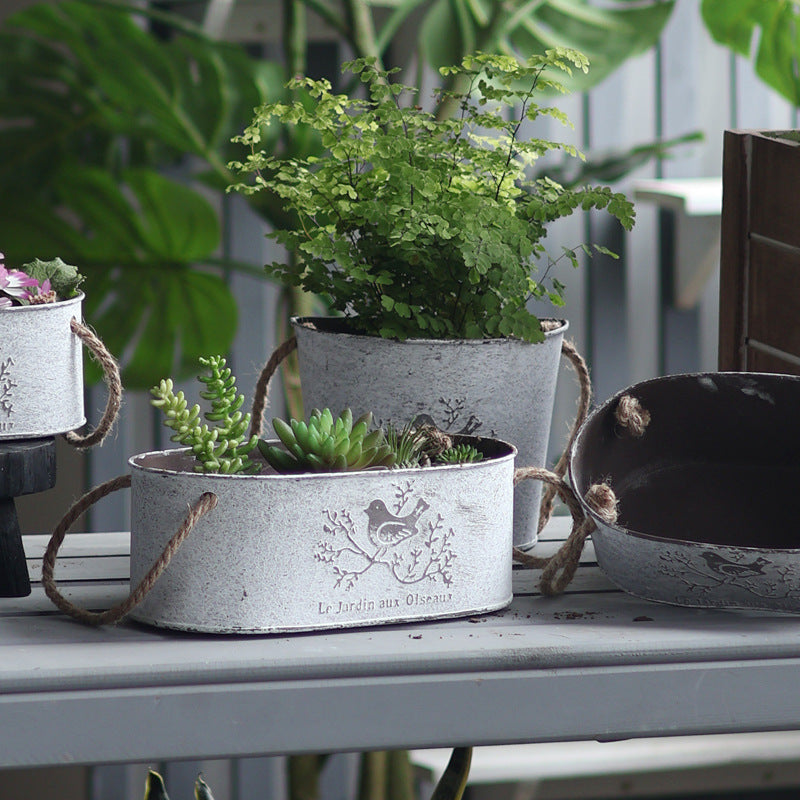 Decorative storage basket made of metal with natural design Kalsten