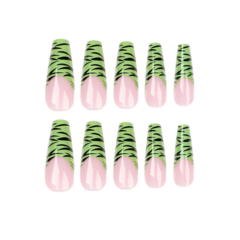 Artistic fingernails with trendy zebra design Kalsten
