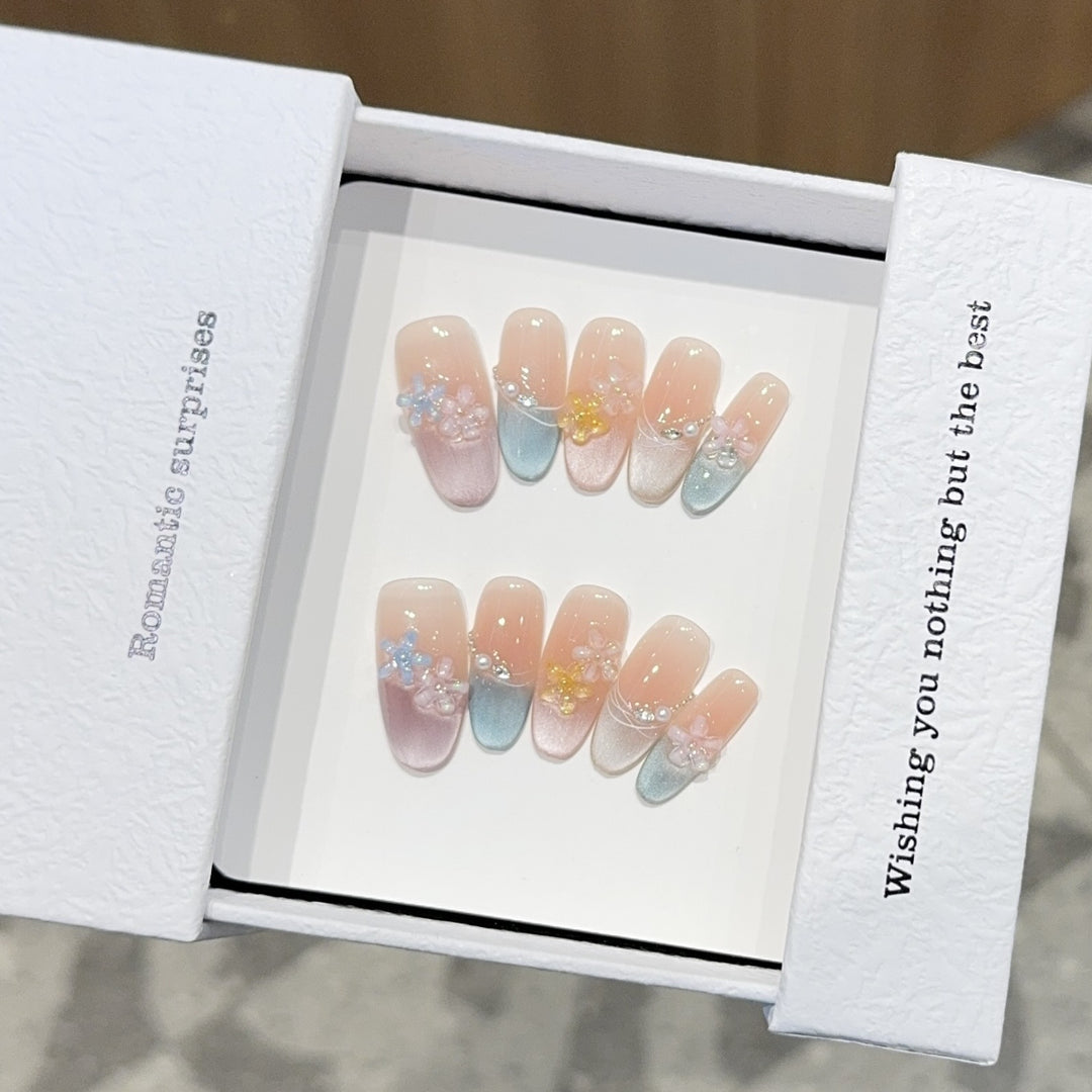 Romantic artificial nails with floral accents Kalsten