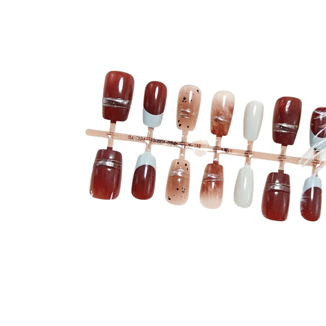 Glamorous artificial nails with elegant accents Kalsten