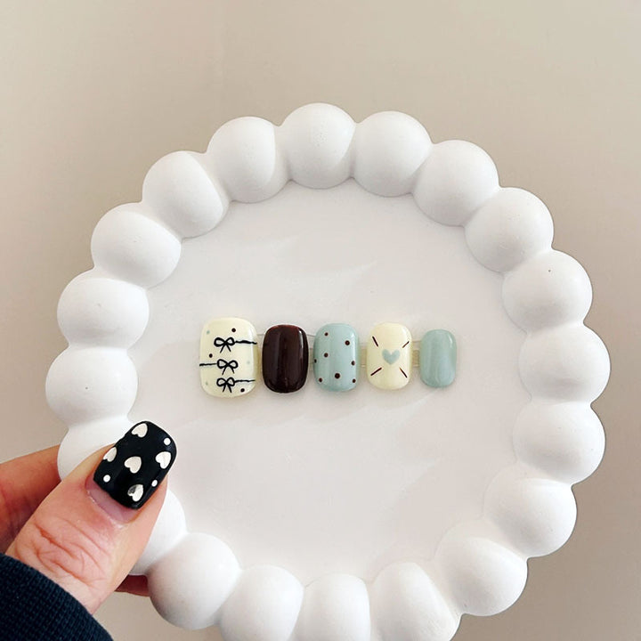 Artistic Cat-Themed Press-On Nail Art Set Kalsten