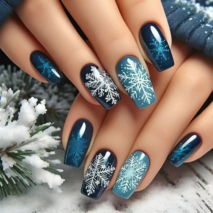 Creative Artificial Nails in Winter Snowflake Design Kalsten