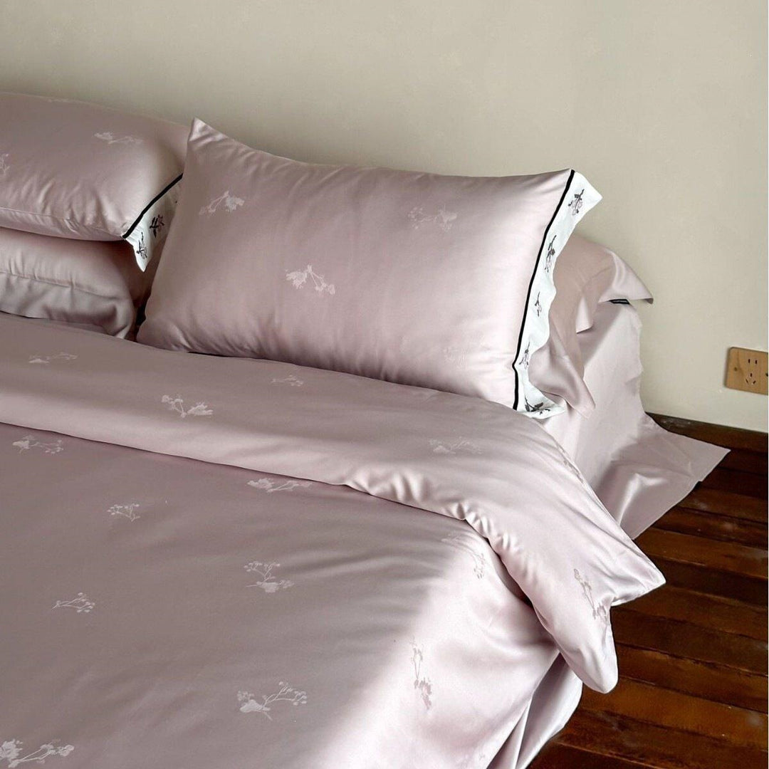 Luxurious cotton satin bedding set with embroidered hem and fine piping