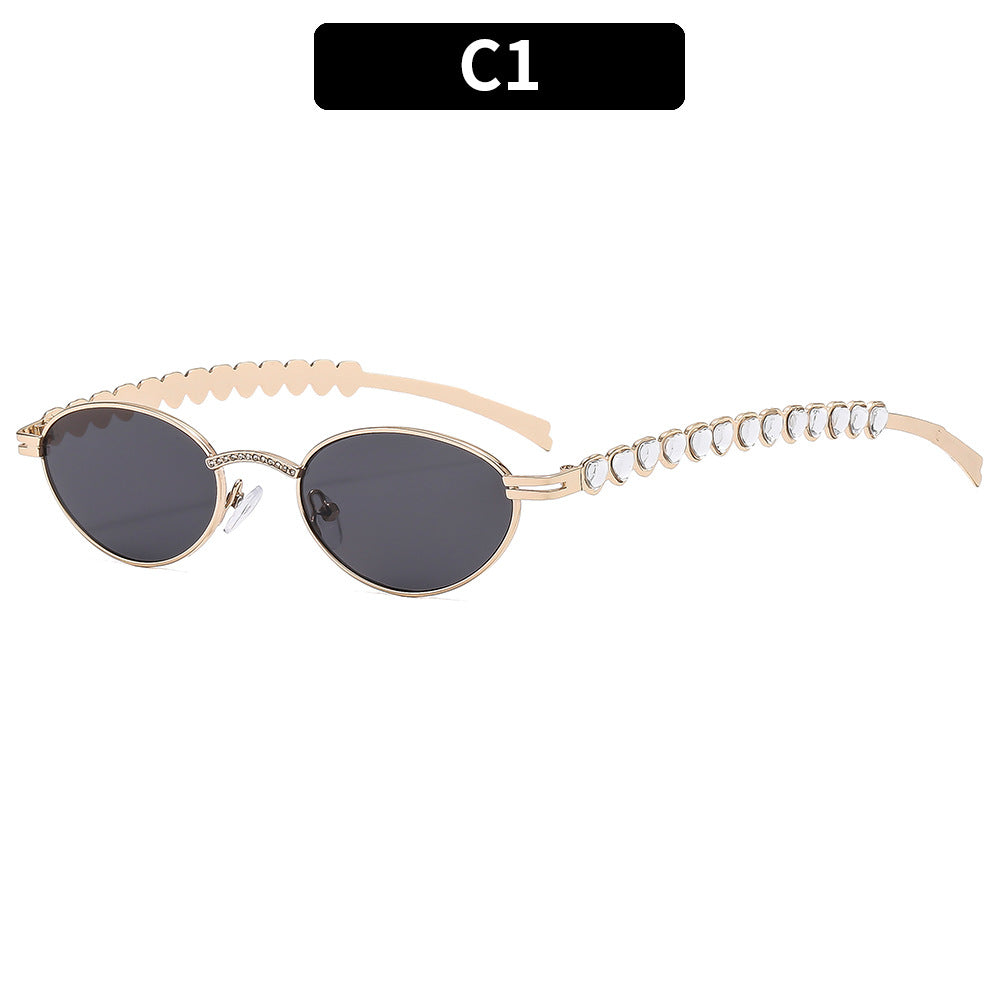 Elegant Cat-Eye Sunglasses with Decorative Crystal Accents