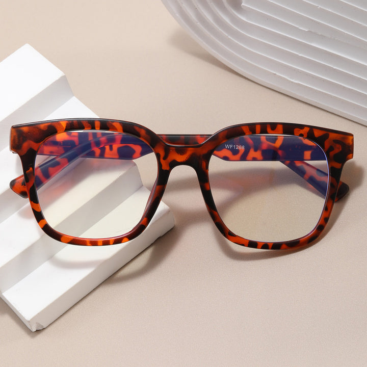 Women's designer glasses with an elegant square frame and modern accents Kalsten