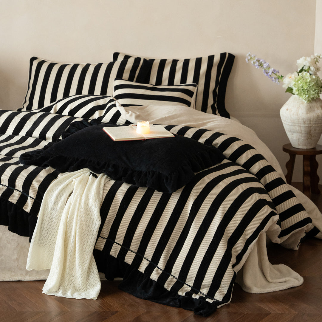 Striped bedding set made of cotton-linen with ruffles and pillow