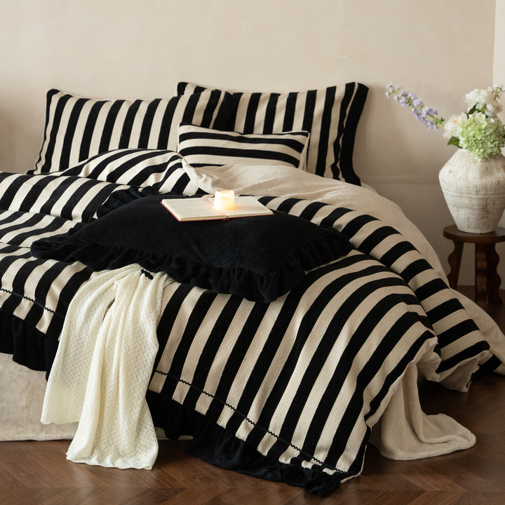Striped bedding set made of cotton-linen with ruffles and pillow