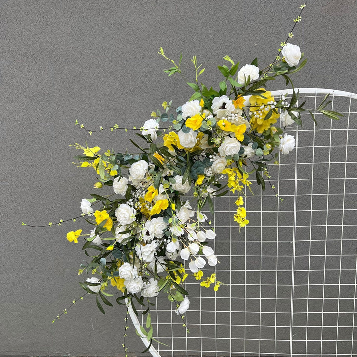 Autumn-Themed Decorative Floral Garland