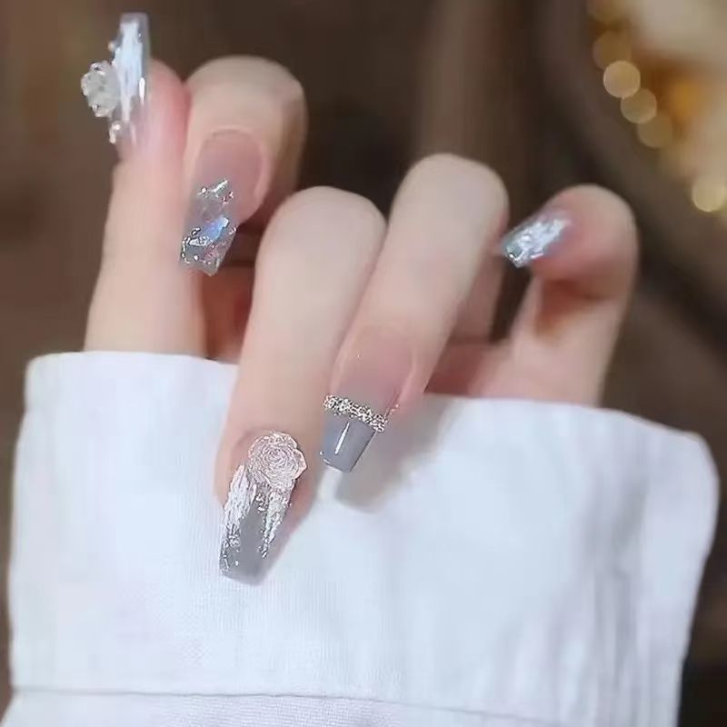 Artful nail designs with cat motif Kalsten