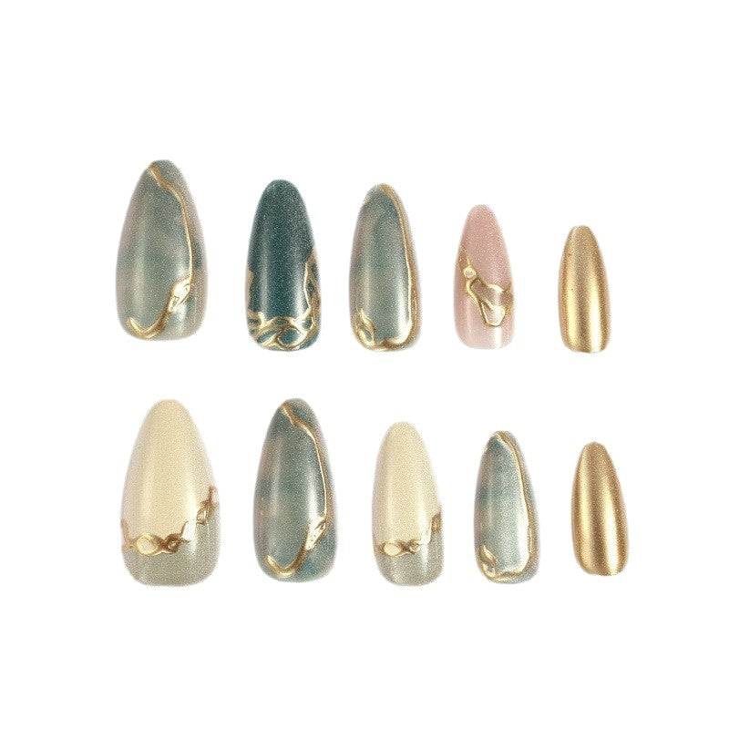 Artificial nails with elegant golden accents Kalsten