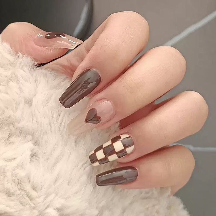 Artificiaal nail set with stylish and fashionable accents Kalsten