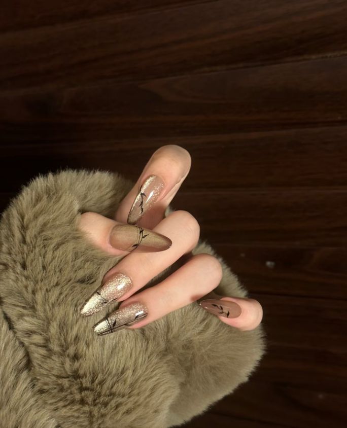 Artistic Press-On Nail Extensions with Floral Embellishments Kalsten
