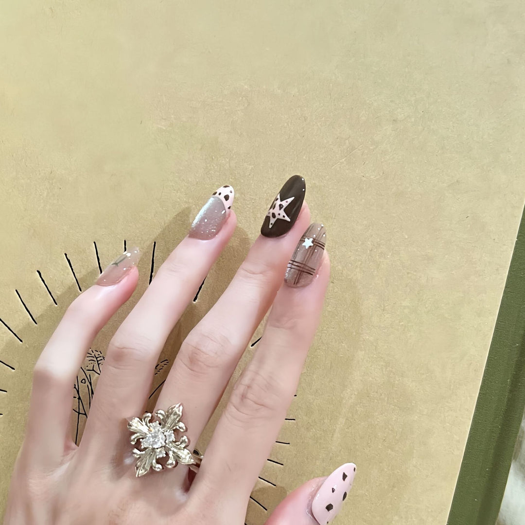 Artificial Nails in Elegant Flower Design Kalsten