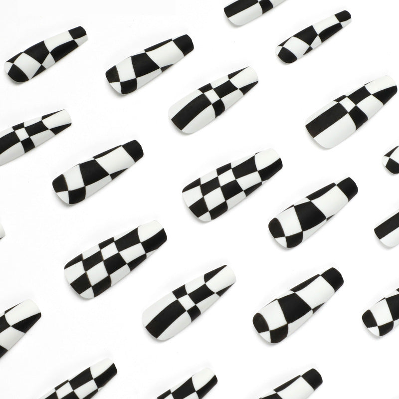 Nail set with stylish checkerboard pattern Kalsten