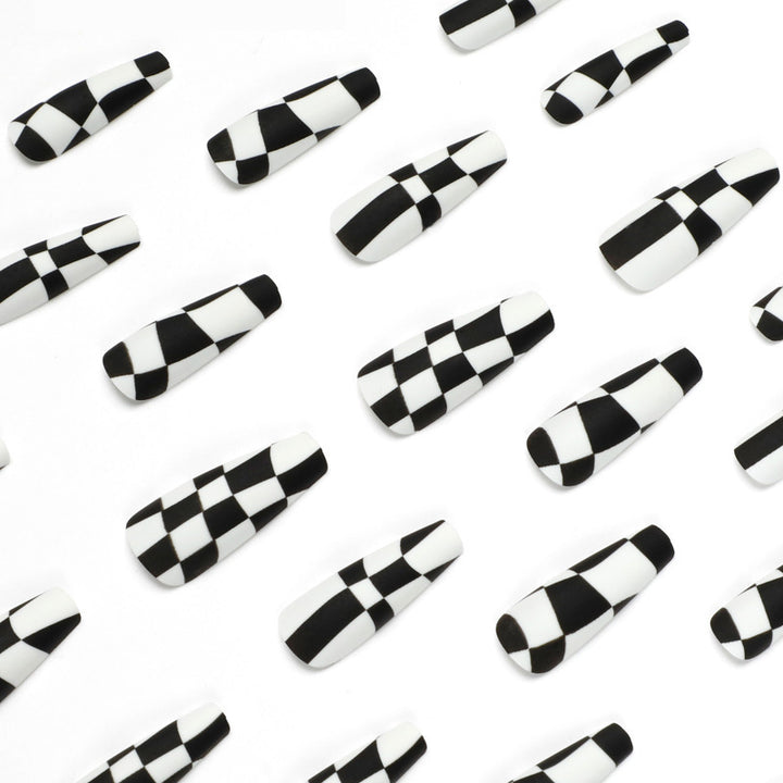 Nail set with stylish checkerboard pattern Kalsten