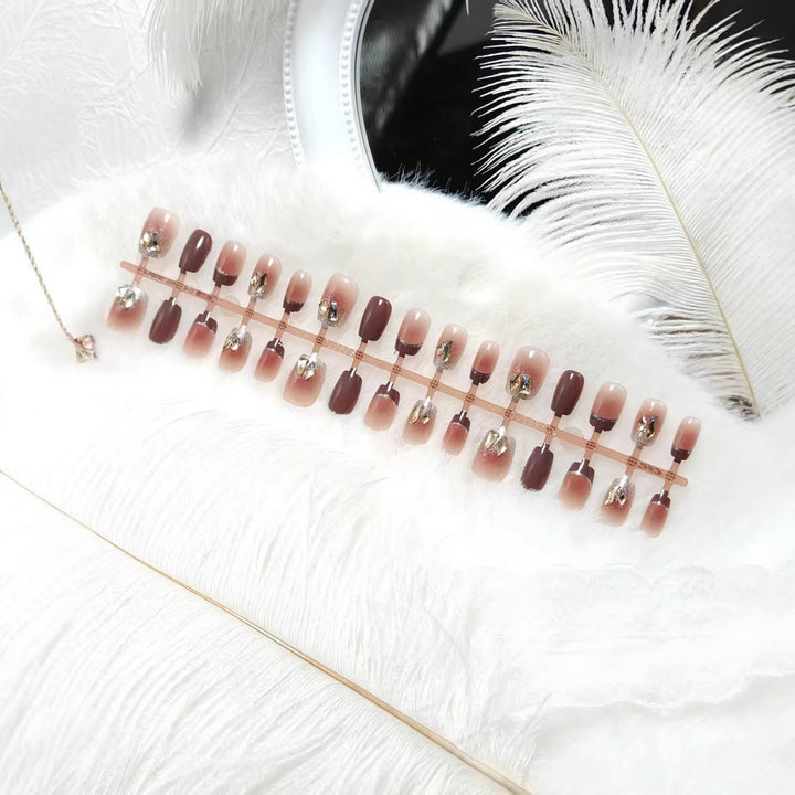Elegant Artificial Nail Set with Gold Accents Kalsten