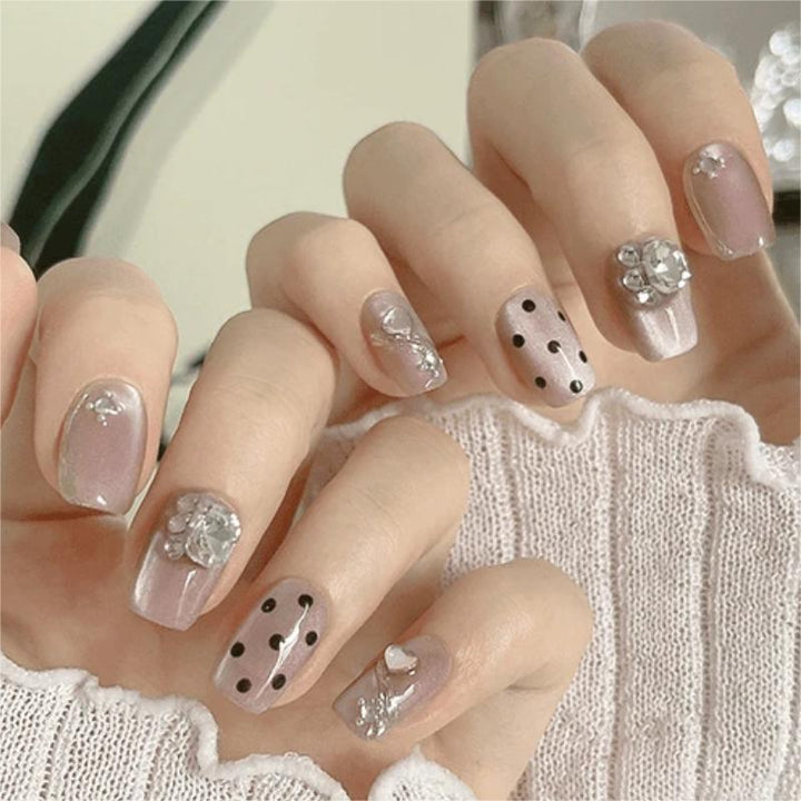 Glamorous Press-On Nail Art Set