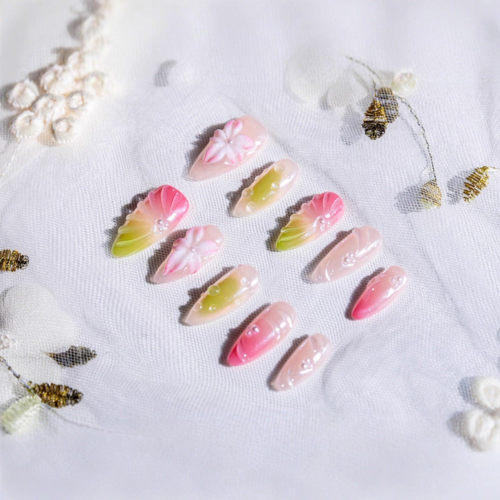 Floral Themed Decorative Press-On Nail Set
